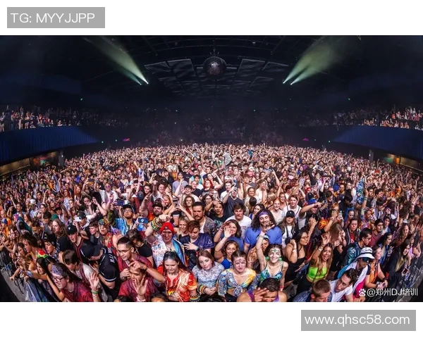 足球明星化身DJ现场打碟精彩瞬间尽显魅力与才华 足球明星化身DJ现场打碟精彩瞬间尽显魅力与才华